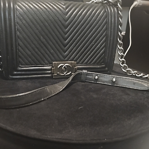 Chanel Black Chevron Leather Boy Flap Bag - Picture 12 of 17